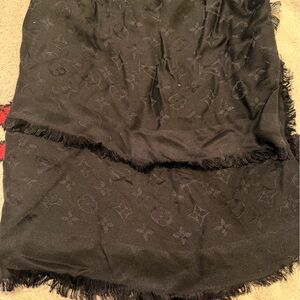 Louis Vuitton Monogram Classic Shawl